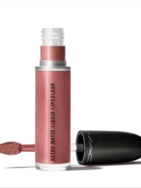 MAC Retro Matte Liquid Lipcolour Metallics - Gemz & Roses (132)